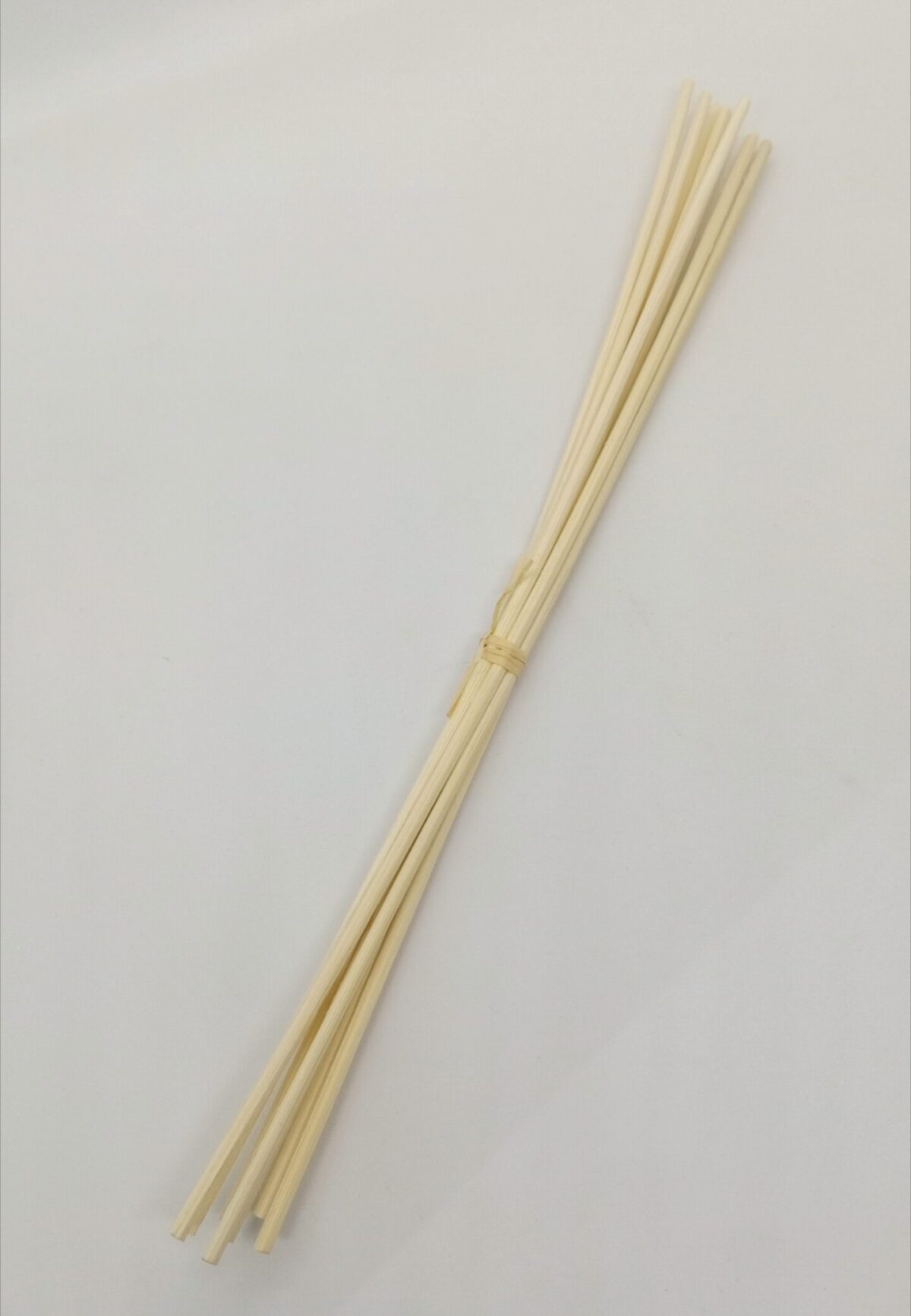 Paquete 8 unidades Varillas De Rattan de 27cm - Image 1