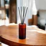Frasco Difusor Vidrio Alto Ambar Satin Con Tapa De Madera Artemisa 200ml - Image 2